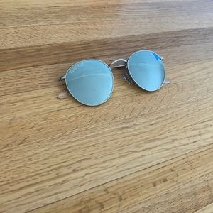 Women’s ray ban sun glasses